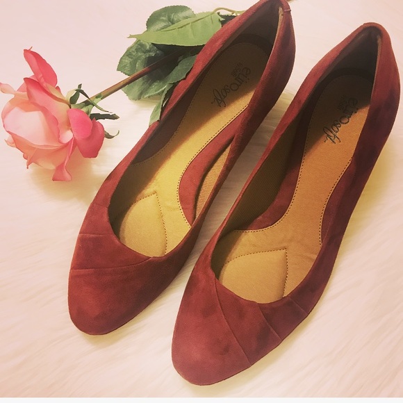 Sofft Shoes - Burgundy Suede Heels
